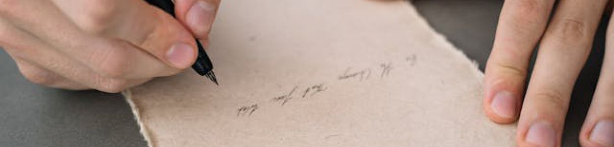 Jak prawidłowo trzymać długopis podczas pisania? Praktyczne wskazówki