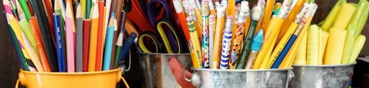 Wyposażenie szkolnej pracowni plastycznej: co powinno się w niej znaleźć?