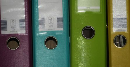 Jak przechowywać dokumenty? Poznaj skuteczne i sprawdzone sposoby!